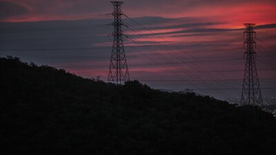 La estrategia del día Colombia: Salidas y críticas al plan Petro para bajar tarifas de energía La estrategia del día Colombia: Salidas y críticas al plan Petro para bajar tarifas de energía