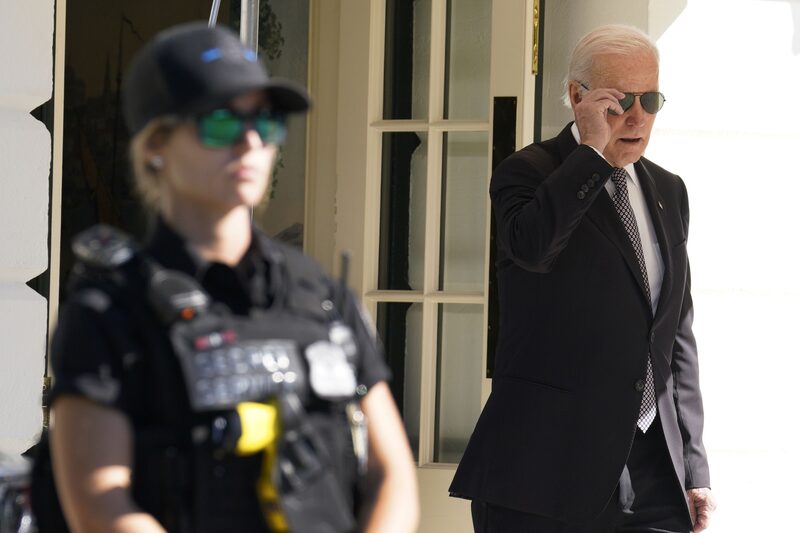 El presidente de EE.UU., Joe Biden, camina por el jardín sur de la Casa Blanca antes de subir al Marine One en Washington, DC, EE.UU., el jueves 6 de octubre de 2022. El presidente de EE.UU., Joe Biden, camina por el jardín sur de la Casa Blanca antes de subir al Marine One en Washington, DC, EE.UU., el jueves 6 de octubre de 2022.