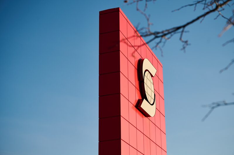 Logo do Scotiabank em agência no Canadá Logo do Scotiabank em agência no Canadá