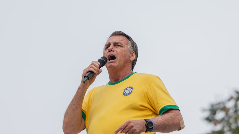Moraes concede prisão domiciliar temporária a Bolsonaro em meio a problemas de saúde Moraes concede prisão domiciliar temporária a Bolsonaro em meio a problemas de saúde