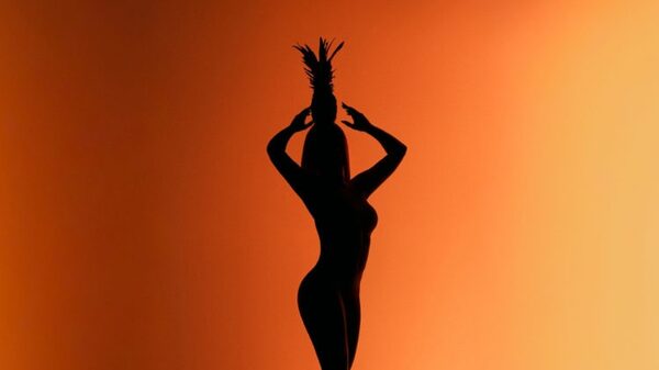 Karol G es la primera latina con un show en el mítico cabaret Crazy Horse: así son las noches en París Karol G es la primera latina con un show en el mítico cabaret Crazy Horse: así son las noches en París