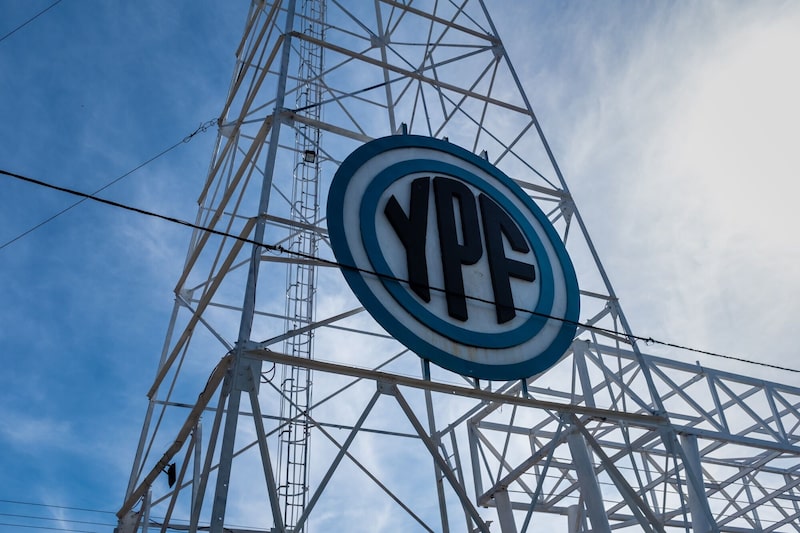 Señalización en una instalación de YPF SA. Señalización en una instalación de YPF SA.