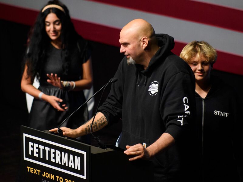 Candidato da Pensilvânia ao Senado John Fetterman realiza festa de eleição em Pittsburgh Candidato da Pensilvânia ao Senado John Fetterman realiza festa de eleição em Pittsburgh