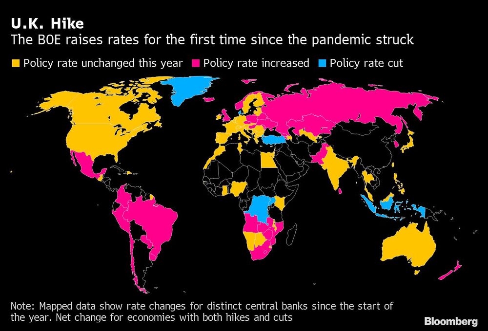 O Banco da Inglaterra (BoE) subiu inesperadamente as taxas de juros pela primeira vez em três anos O Banco da Inglaterra (BoE) subiu inesperadamente as taxas de juros pela primeira vez em três anos