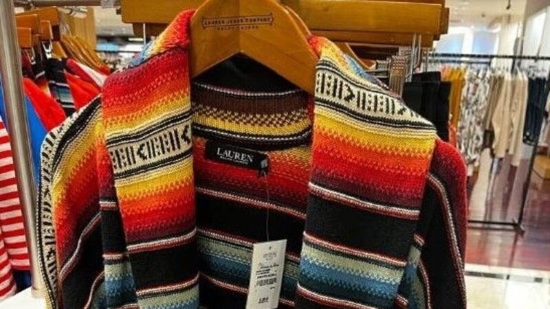 Ralph Lauren retira prendas tras acusación de plagio por Beatriz Gutiérrez Müller Ralph Lauren retira prendas tras acusación de plagio por Beatriz Gutiérrez Müller