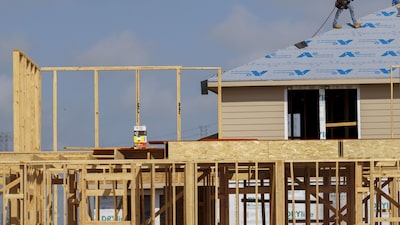 La construcción de viviendas en EE.UU. se desploma en julio y queda bajo previsiones La construcción de viviendas en EE.UU. se desploma en julio y queda bajo previsiones