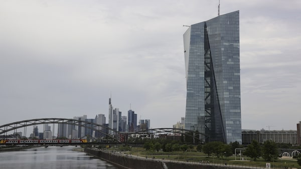 El Banco Central Europeo enfrenta problemas más difíciles que la Fed: Stournaras El Banco Central Europeo enfrenta problemas más difíciles que la Fed: Stournaras