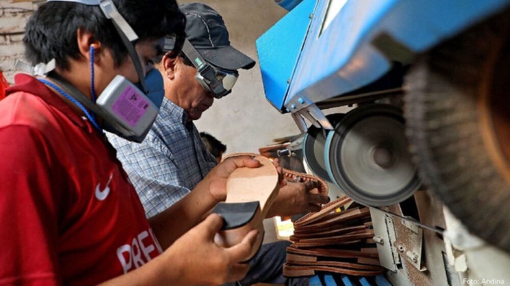 El 19 de septiembre el Gobierno aprobó, por decreto de urgencia, la ampliación de lpazo y garantía del programa de apoyo a las pequeñas y medianas empresas El 19 de septiembre el Gobierno aprobó, por decreto de urgencia, la ampliación de lpazo y garantía del programa de apoyo a las pequeñas y medianas empresas