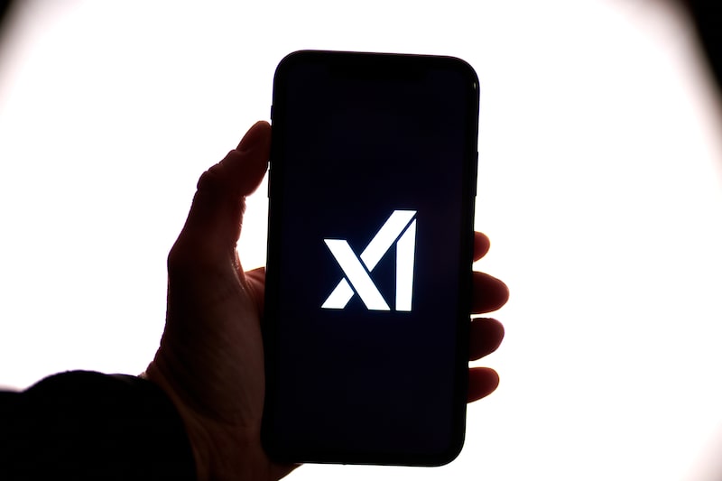 Logo de xAI en una pantalla de celular. Logo de xAI en una pantalla de celular.