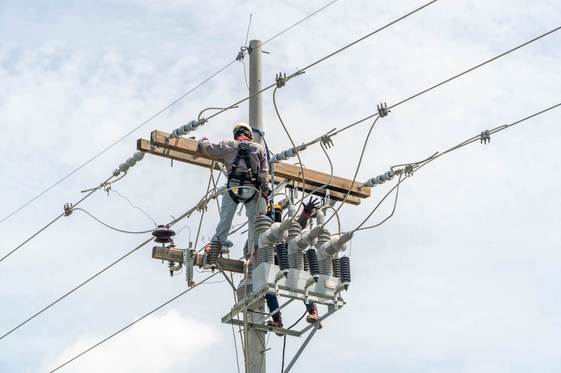 Cuadrillas de la estatal eléctrica. Cuadrillas de la estatal eléctrica.