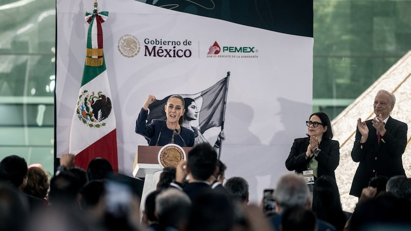 Resgates de US$ 130 bilhões à Pemex fazem mercado tratar títulos do México como ‘junk’ Resgates de US$ 130 bilhões à Pemex fazem mercado tratar títulos do México como ‘junk’