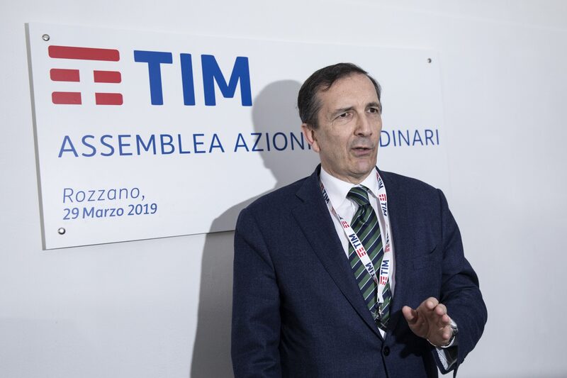 Diretores pediram à Rossi uma reunião urgente, que foi marcada para 26 de novembro Diretores pediram à Rossi uma reunião urgente, que foi marcada para 26 de novembro