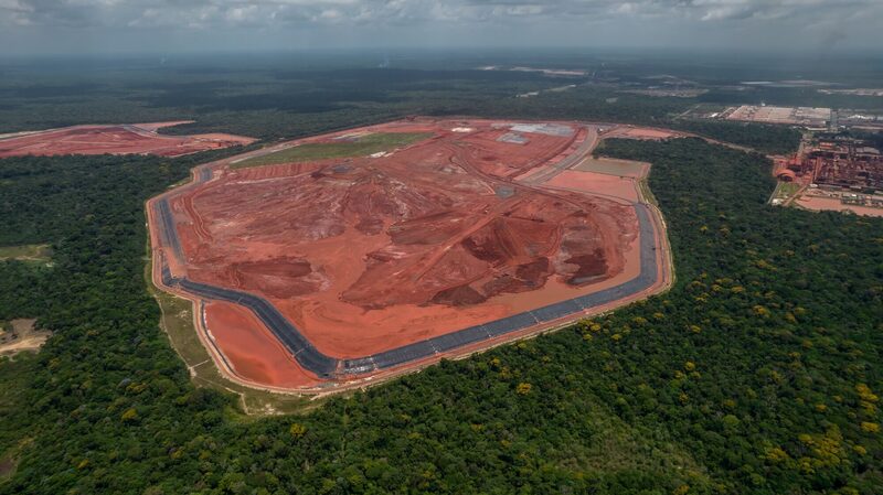 Área de mineração de bauxita da Hydro no Pará: empresa enfrentou no passado acusações de vazamento de rejeitos, um dos principais desafios de sustentabilidade do setor Área de mineração de bauxita da Hydro no Pará: empresa enfrentou no passado acusações de vazamento de rejeitos, um dos principais desafios de sustentabilidade do setor