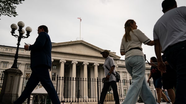 Rendimientos de bonos del Tesoro rozan máximos de 2007 y dividen a Wall Street Rendimientos de bonos del Tesoro rozan máximos de 2007 y dividen a Wall Street