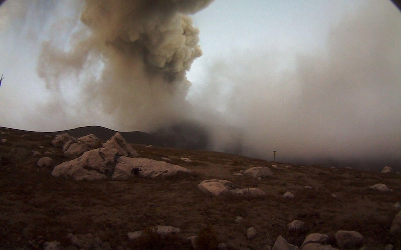 Emisión de ceniza en el volcán Puracé, el 23 de mayo de 2026. Emisión de ceniza en el volcán Puracé, el 23 de mayo de 2026.