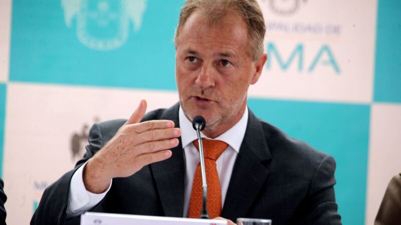 Alcalde de Lima, Jorge Muñoz, es destituido del cargo a seis meses de elecciones Alcalde de Lima, Jorge Muñoz, es destituido del cargo a seis meses de elecciones