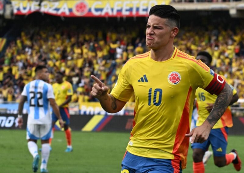 James Rodríguez, capitán de la selección colombiana de fútbol. James Rodríguez, capitán de la selección colombiana de fútbol.