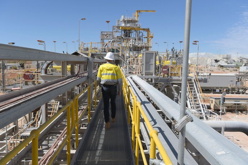 Governo brasileiro estuda medidas para incentivar o desenvolvimento de uma indústria baseada no minério Governo brasileiro estuda medidas para incentivar o desenvolvimento de uma indústria baseada no minério