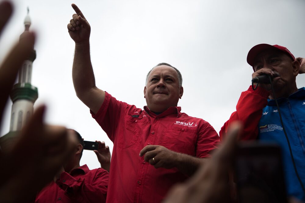Diosdado Cabello, el segundo hombre del chavismo, también es señalado por EE.UU. de pertenecer al Cártel de los Soles. Diosdado Cabello, el segundo hombre del chavismo, también es señalado por EE.UU. de pertenecer al Cártel de los Soles.