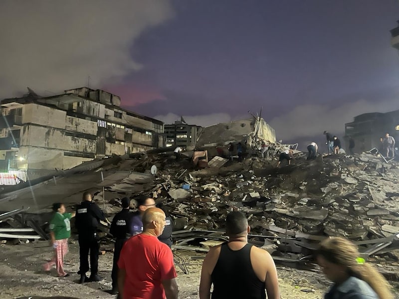 Terremoto de magnitud 7,1 sacude a Venezuela y activa alerta de tsunami Terremoto de magnitud 7,1 sacude a Venezuela y activa alerta de tsunami