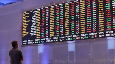 Ibovespa recua e dólar opera perto da estabilidade com foco em acordo no Oriente Médio Ibovespa recua e dólar opera perto da estabilidade com foco em acordo no Oriente Médio