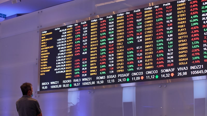 Ibovespa cai após Trump reduzir expectativa de cessar-fogo; dólar sobe a R$ 5,16 Ibovespa cai após Trump reduzir expectativa de cessar-fogo; dólar sobe a R$ 5,16