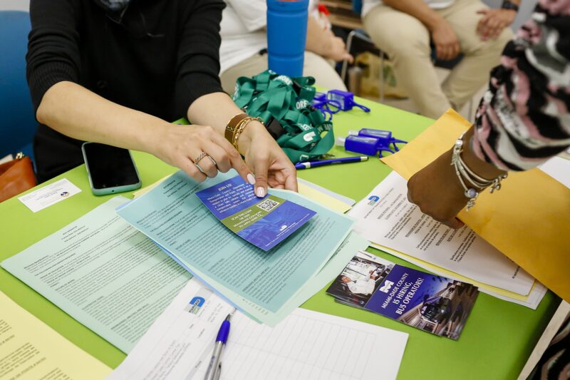 As reivindicações iniciais permanecem em um nível historicamente baixo, apontando para um mercado de trabalho forte com poucas demissões As reivindicações iniciais permanecem em um nível historicamente baixo, apontando para um mercado de trabalho forte com poucas demissões