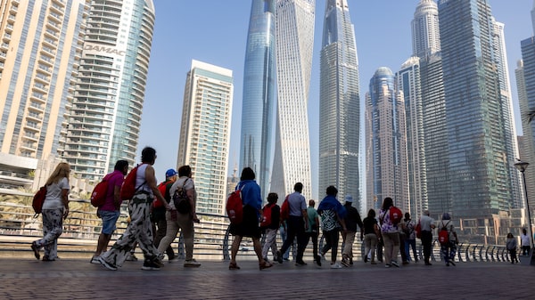 Viagens de 6 horas no deserto: a saga de viajantes para deixar Dubai, Abu Dhabi e Doha Viagens de 6 horas no deserto: a saga de viajantes para deixar Dubai, Abu Dhabi e Doha