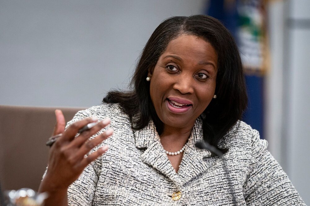 Lisa Cook, miembro de la Reserva Federal cuyo futuro se definirá el próximo año. Lisa Cook, miembro de la Reserva Federal cuyo futuro se definirá el próximo año.