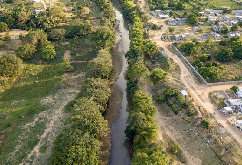 El pasado 15 de septiembre, el gobierno de la República Dominicana decretó el cierre de su frontera terrestre, marítima y aérea con Haití. El pasado 15 de septiembre, el gobierno de la República Dominicana decretó el cierre de su frontera terrestre, marítima y aérea con Haití.