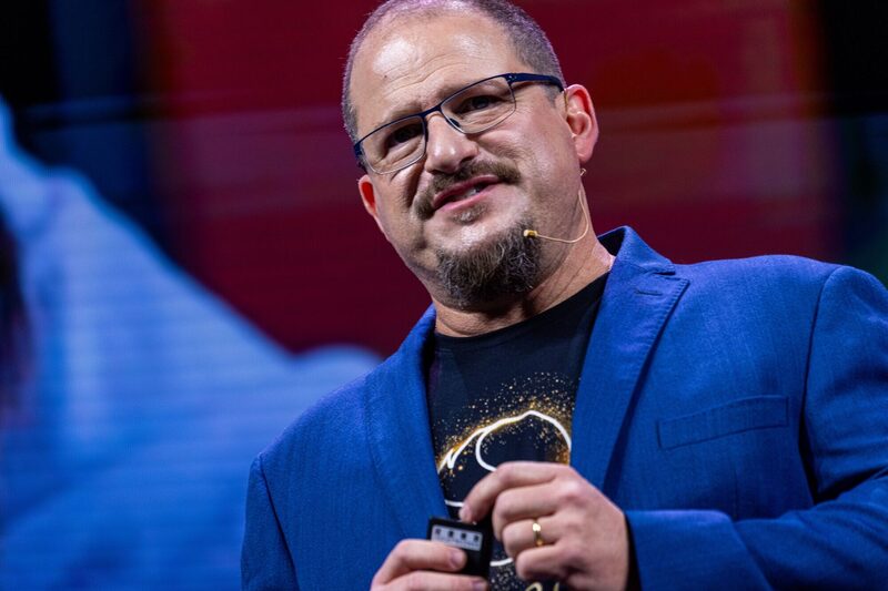 Qualcomm, el fabricante número uno de chips que hacen funcionar los teléfonos, sostiene que Arm creó una gran dependencia de su tecnología. Qualcomm, el fabricante número uno de chips que hacen funcionar los teléfonos, sostiene que Arm creó una gran dependencia de su tecnología.