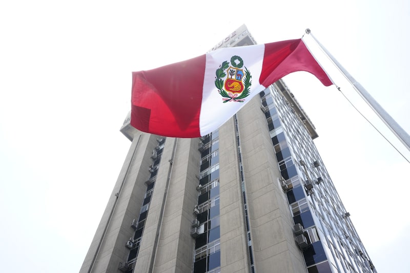 Izamiento del Pabellón Nacional en la sede del Ministerio de la Producción del Perú, el 29 de diciembre de 2025. Izamiento del Pabellón Nacional en la sede del Ministerio de la Producción del Perú, el 29 de diciembre de 2025.