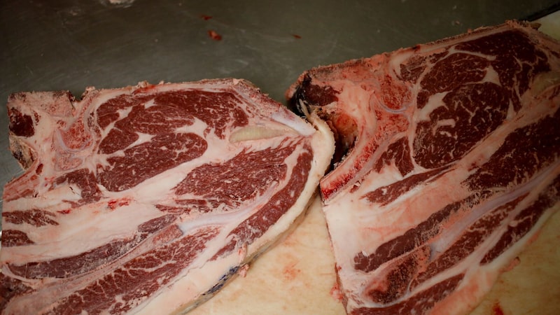 Trump adia plano para aliviar tarifas sobre carne bovina importada, diz jornal Trump adia plano para aliviar tarifas sobre carne bovina importada, diz jornal