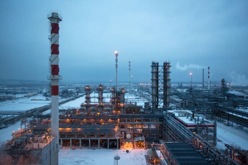 La refinería de petróleo Lukoil-Nizhegorodnefteorgsintez en Nizhni Nóvgorod, Rusia.  La refinería de petróleo Lukoil-Nizhegorodnefteorgsintez en Nizhni Nóvgorod, Rusia.