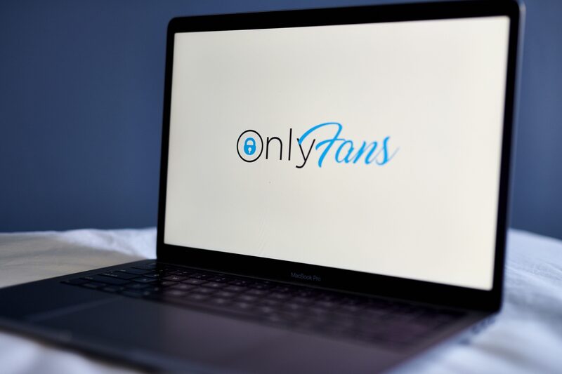 El logo de OnlyFans en un ordenador portátil dispuesto en el barrio de Manhattan de Nueva York, Estados Unidos, el jueves 17 de junio de 2021. Fotógrafo: Gabby Jones/Bloomberg El logo de OnlyFans en un ordenador portátil dispuesto en el barrio de Manhattan de Nueva York, Estados Unidos, el jueves 17 de junio de 2021. Fotógrafo: Gabby Jones/Bloomberg