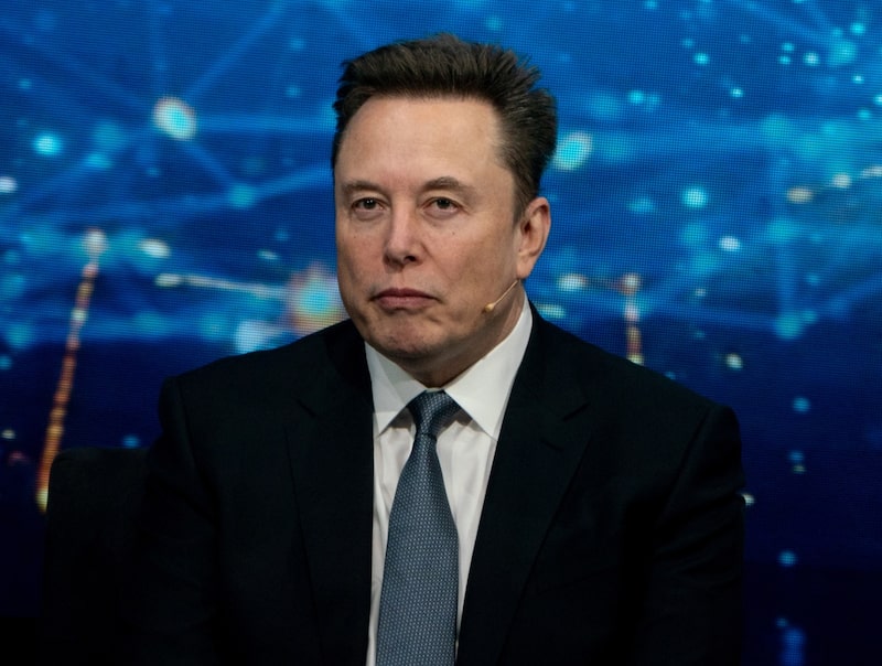 Elon Musk, director ejecutivo de X y xAI. El empresario está medio de crecientes tensiones con el gobierno del Reino Unido por el contenido generado por inteligencia artificial. Elon Musk, director ejecutivo de X y xAI. El empresario está medio de crecientes tensiones con el gobierno del Reino Unido por el contenido generado por inteligencia artificial.