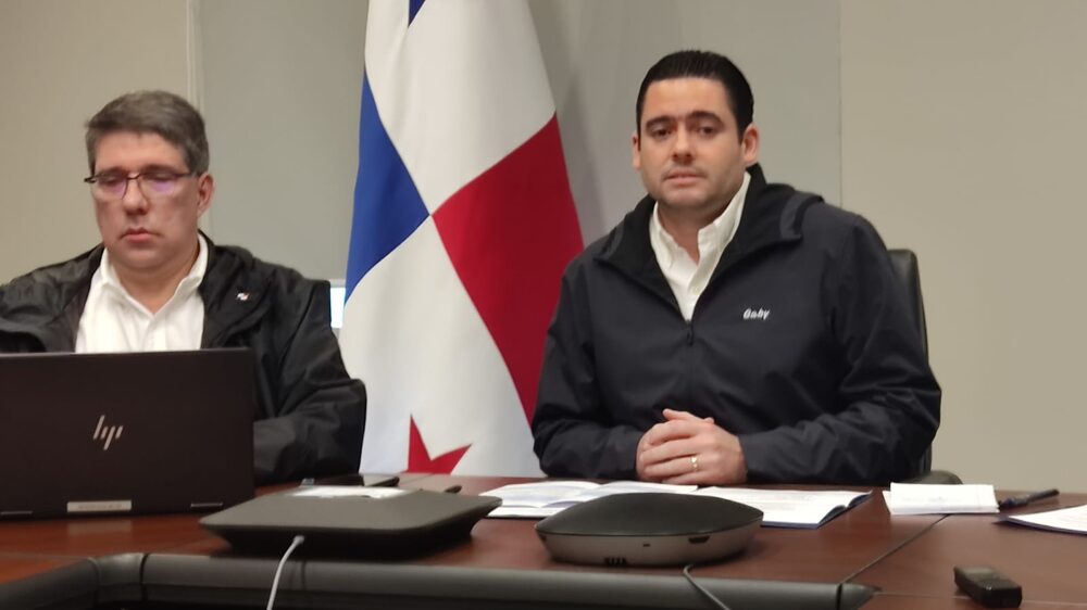 Juan Antonio Ducruet, Director del Instituto de Acueductos y Alcantarillados Nacionales junto José Gabriel Carrizo, vicepresidente de Panamá en el conversatorio con la prensa extranjera. Juan Antonio Ducruet, Director del Instituto de Acueductos y Alcantarillados Nacionales junto José Gabriel Carrizo, vicepresidente de Panamá en el conversatorio con la prensa extranjera.