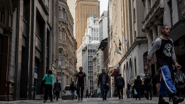 Ibovespa tem alta de mais de 1%, e dólar volta a recuar a R$ 5,39 Ibovespa tem alta de mais de 1%, e dólar volta a recuar a R$ 5,39