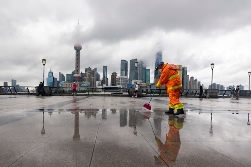 Los gobiernos locales chinos necesitan mejorar su situación financiera y para eso es necesario que el gobierno central gaste más dinero. Los gobiernos locales chinos necesitan mejorar su situación financiera y para eso es necesario que el gobierno central gaste más dinero.
