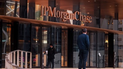 Sucessão no JPMorgan: dois veteranos despontam como potenciais substitutos de Dimon Sucessão no JPMorgan: dois veteranos despontam como potenciais substitutos de Dimon
