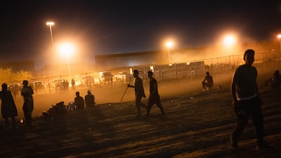 Los cruces fronterizos disminuyeron sustancialmente desde el plan de Biden, según Mayorkas Los cruces fronterizos disminuyeron sustancialmente desde el plan de Biden, según Mayorkas