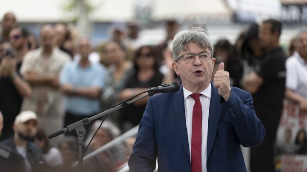 Pesquisas apontam vitória da esquerda na França, em surpresa para Macron e Le Pen Pesquisas apontam vitória da esquerda na França, em surpresa para Macron e Le Pen