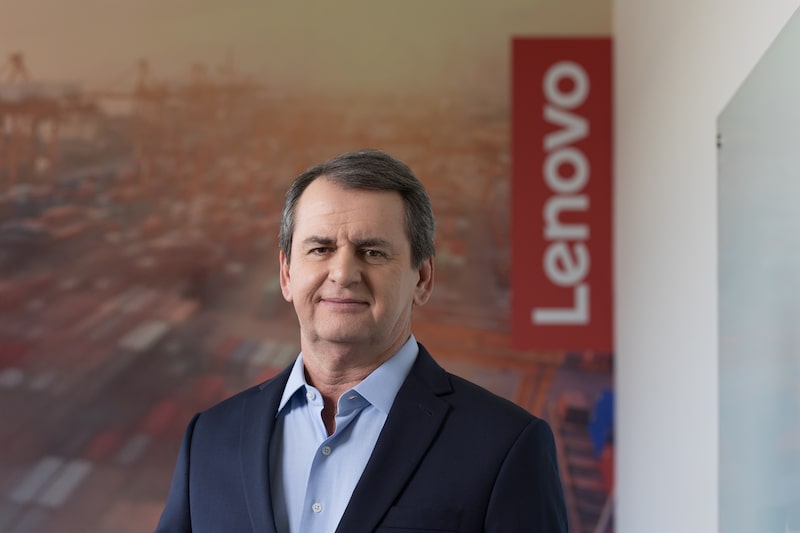 Ricardo Bloj, country manager da Lenovo para o Brasil: a participação de não-PCs na operação brasileiro é mais de 50%, quando somamos smartphones, servidores e serviços Ricardo Bloj, country manager da Lenovo para o Brasil: a participação de não-PCs na operação brasileiro é mais de 50%, quando somamos smartphones, servidores e serviços