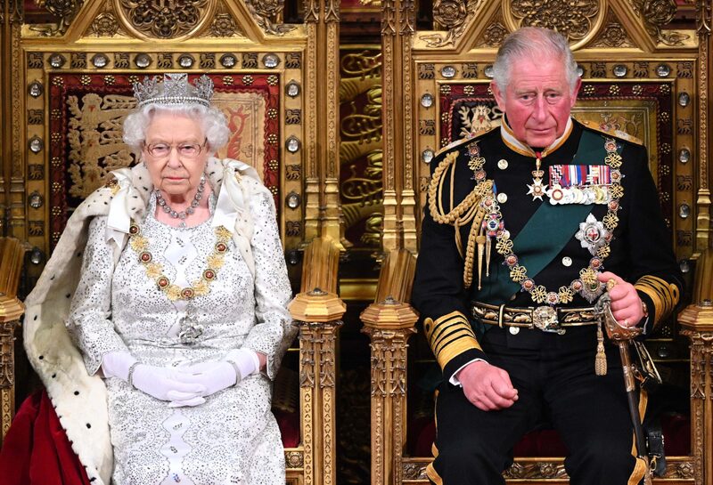 Isabel II con el entonces príncipe Carlos Isabel II con el entonces príncipe Carlos