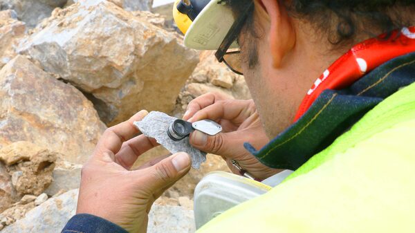 Corte admite demanda a decreto que regula consultas ambientales de proyectos mineros Corte admite demanda a decreto que regula consultas ambientales de proyectos mineros