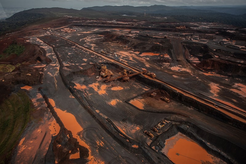 Esteiras para transportar minério reduzem a necessidade de usar caminhões Esteiras para transportar minério reduzem a necessidade de usar caminhões