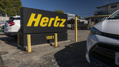 Hertz busca capital após prejuízo com aposta em carros elétricos, dizem fontes Hertz busca capital após prejuízo com aposta em carros elétricos, dizem fontes