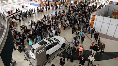 Trump amenaza con desplegar agentes del Servicio de Inmigración en los aeropuertos Trump amenaza con desplegar agentes del Servicio de Inmigración en los aeropuertos