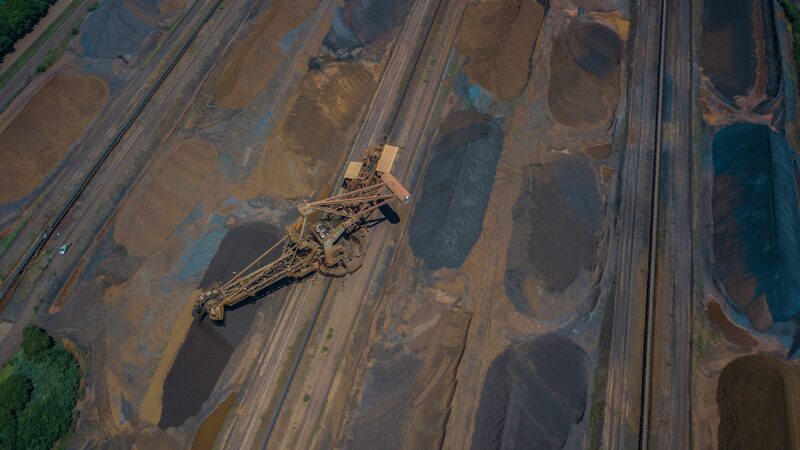 Brazil Iron haría oferta de US$1.000 millones por el proyecto minero Eurasian Resources. Brazil Iron haría oferta de US$1.000 millones por el proyecto minero Eurasian Resources.