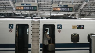 Terremoto no leste do Japão abala edifícios em Tóquio Terremoto no leste do Japão abala edifícios em Tóquio